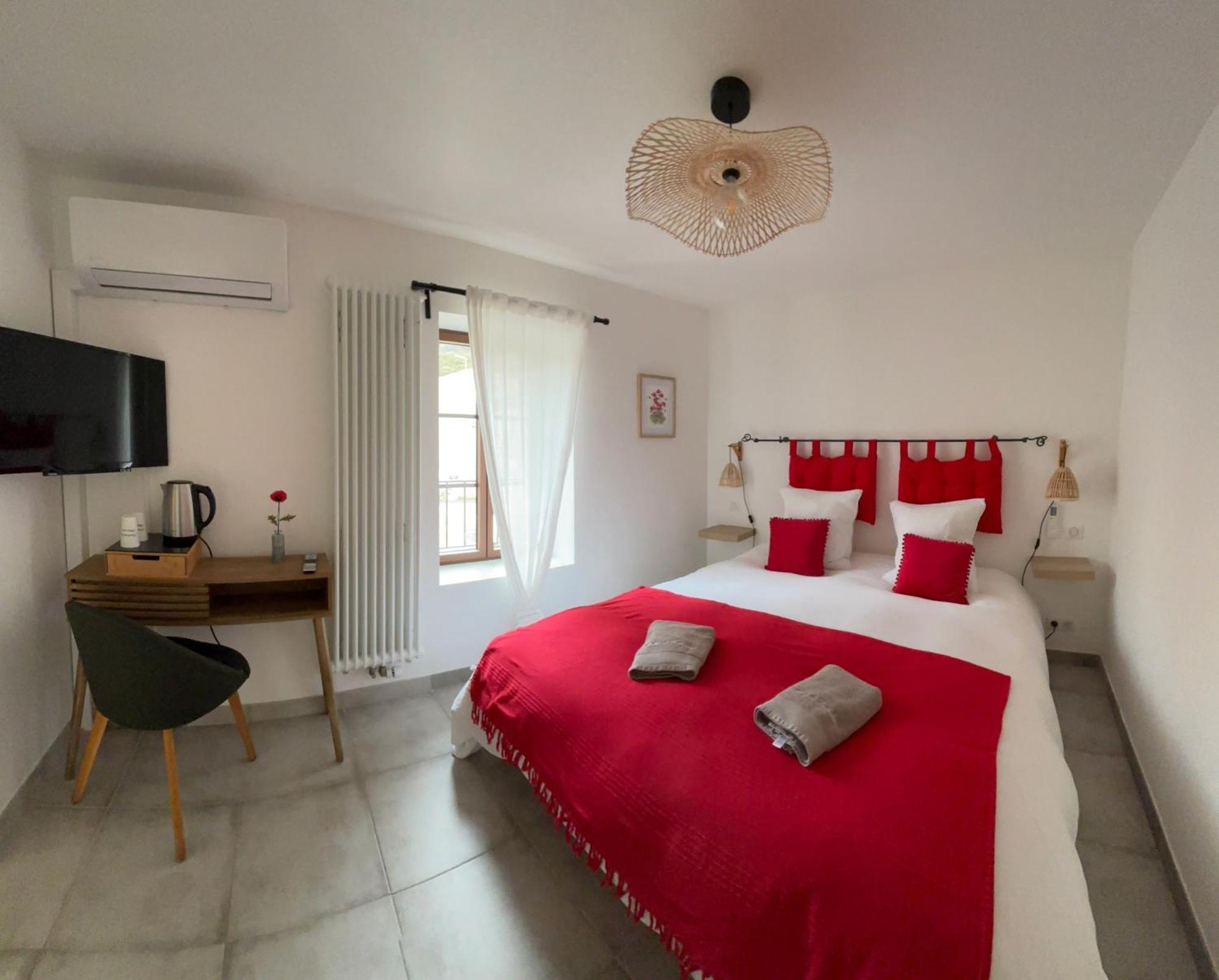 L'Auberge De Montsalier Buitenkant foto