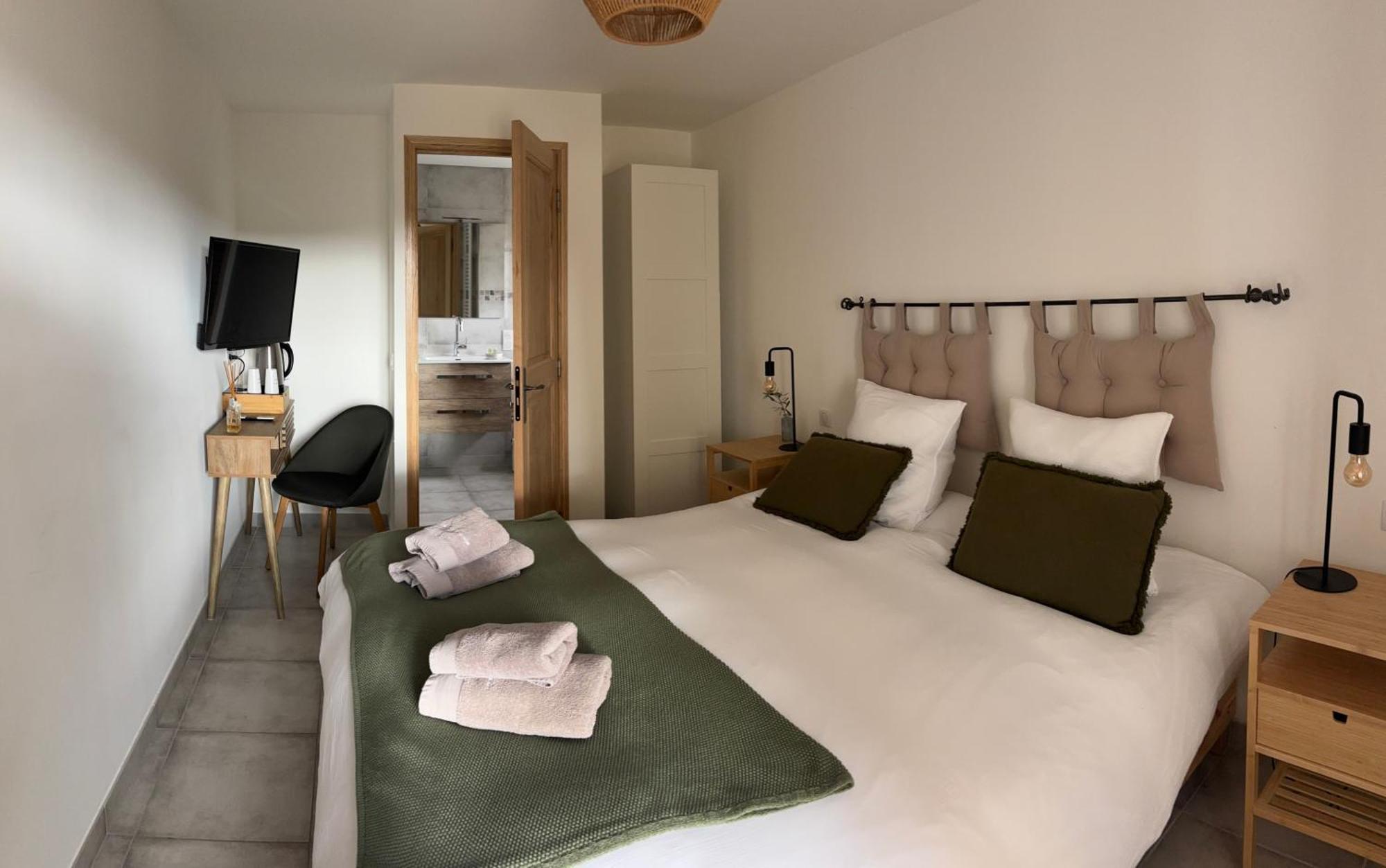 L'Auberge De Montsalier Buitenkant foto