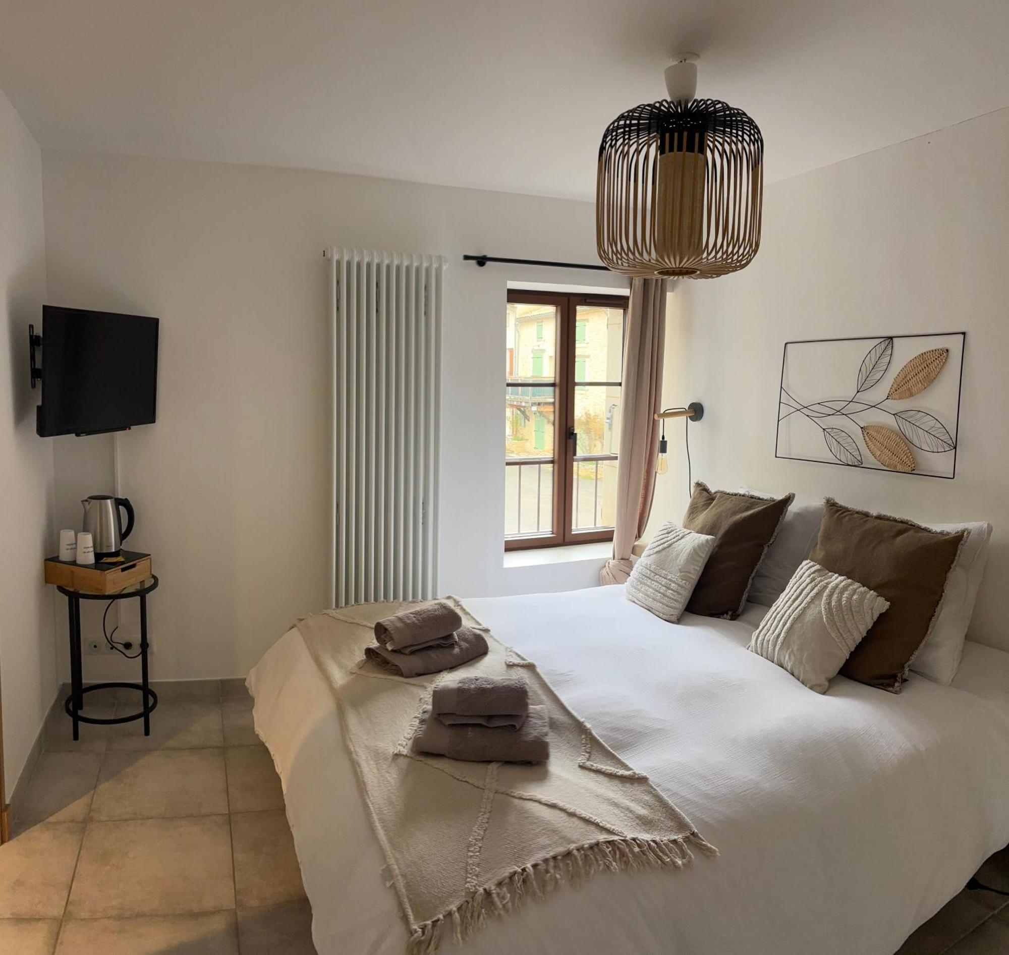 L'Auberge De Montsalier Buitenkant foto